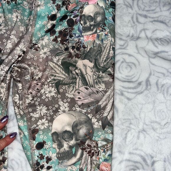 Evolution and Creation leggings. Yoga pant. Workout. Skull/floral, Medium - Picture 7 of 9